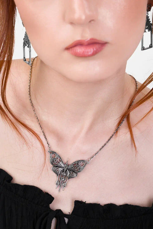 Sanctuary Moth Ketting