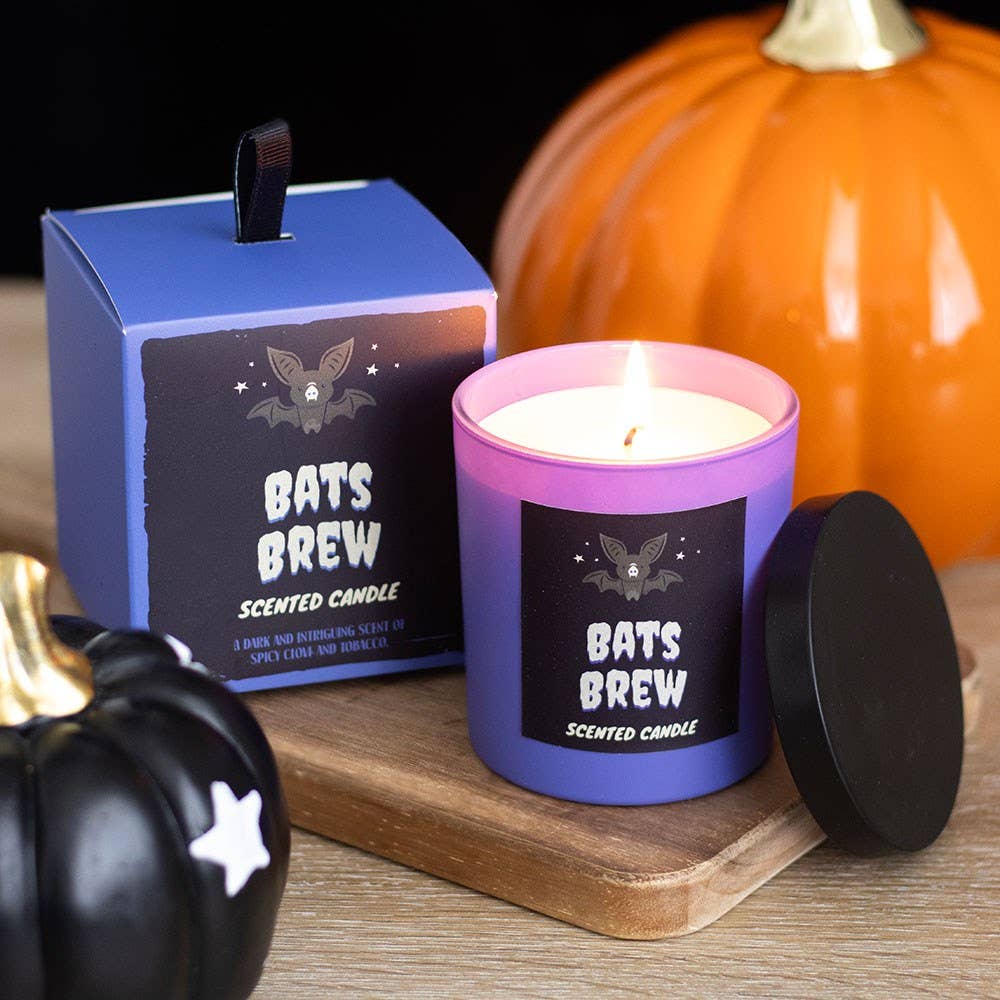 Bat's Brew Kruidnagel en Tabak Halloween Kaars