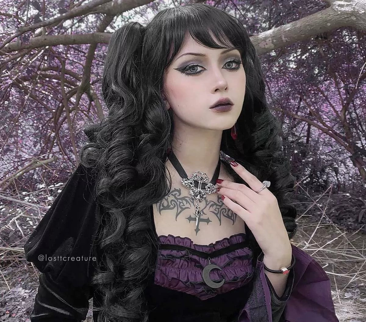 Dolly Black Pruik met Ponytails