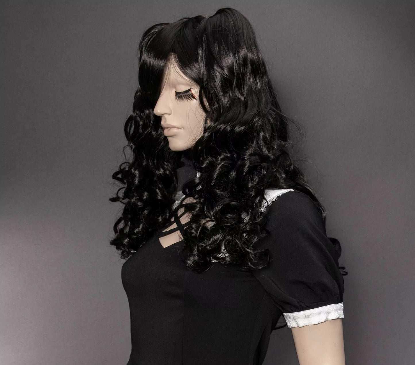 Dolly Black Pruik met Ponytails