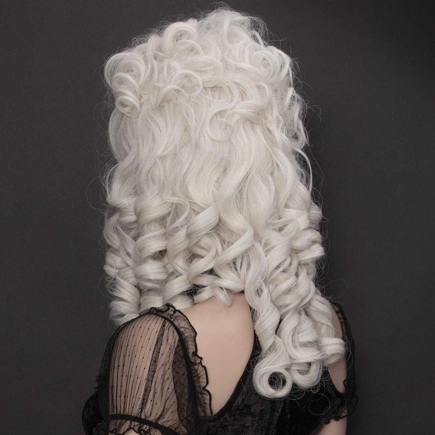 Baroness White/Gray Pruik