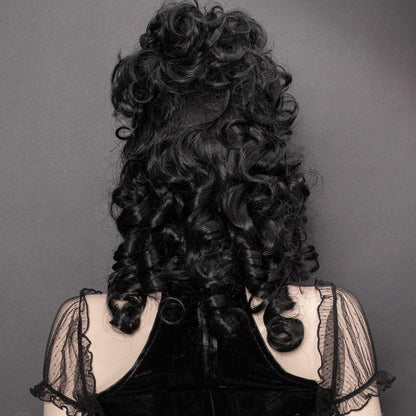 Baroness Black Pruik
